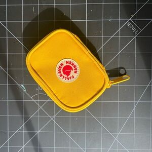 Fjallraven KÅNKEN CARD WALLET — Like New